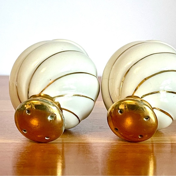 White & Gold Swirl Porcelain Salt & Pepper Shaker Set PAC Japan Mid-Century MCM - Picture 3 of 9